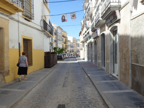 Cycling through the streets of Montefr&iacute;o.